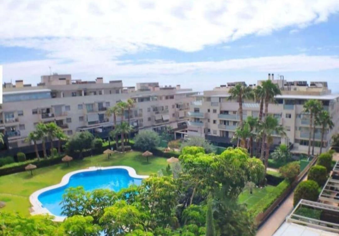 SE ALQUILA ESPECTACULAR APARTAMENTO desde 26/12/2024 - 31/05/2025 EN EL PINILLO TORREMOLINOS