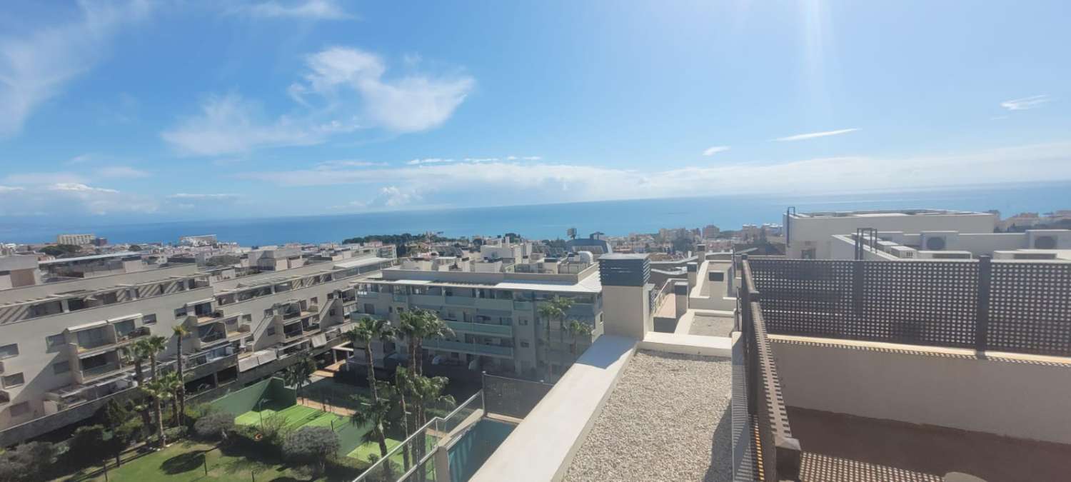 SE ALQUILA ESPECTACULAR APARTAMENTO desde 26/12/2024 - 31/05/2025 EN EL PINILLO TORREMOLINOS