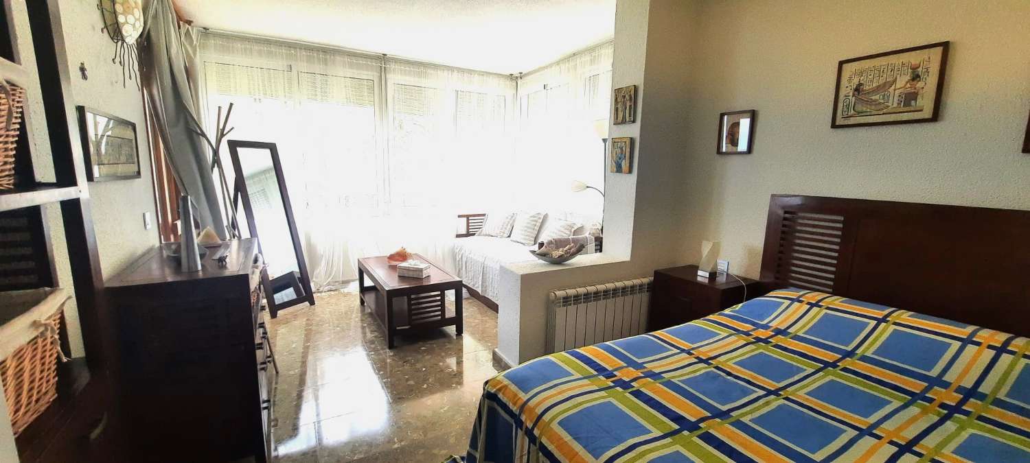 SE ALQUILA BONITO APARTAMENTO DESDE  01/09/2024 - 31/12/2024 EN PLAYAMAR (TORREMOLINOS)