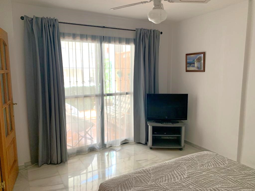 SE ALQUILA BONITO APARTAMENTO 01/9/2024 - 30/6/2025 EN TORREQUEBRADA (BENALMADENA)