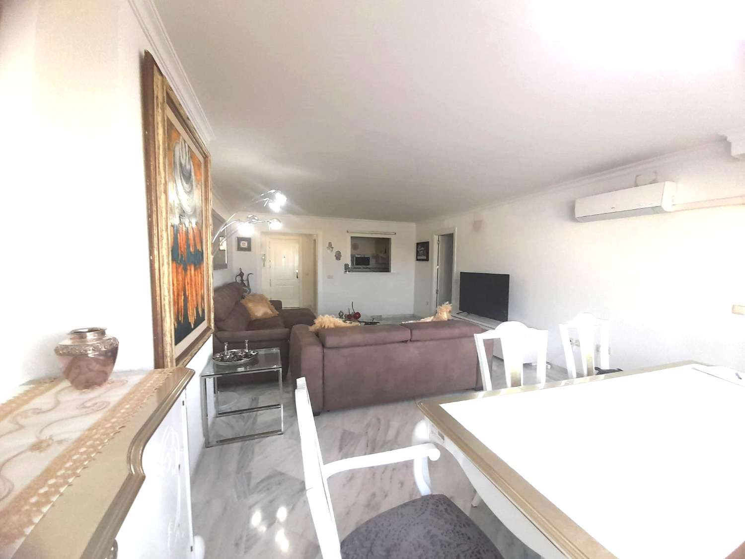 MI-SAISON. A LOUER VACACIONAL2024 et du 1.10.2024-30.6.2025 Bel appartement avec vue sur la mer SUR LA PLAGE DE LA 1ÈRE LIGNE À BENALMADENA