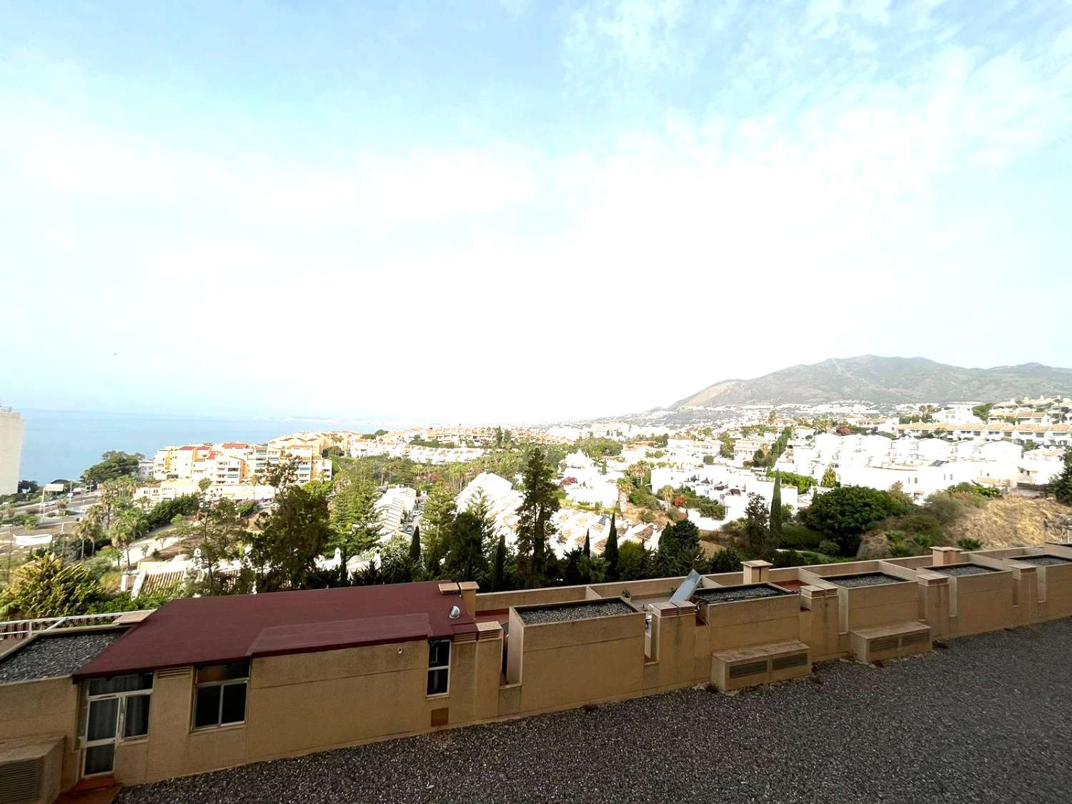 MI-SAISON. A LOUER VACACIONAL2024 et du 1.10.2024-30.6.2025 Bel appartement avec vue sur la mer SUR LA PLAGE DE LA 1ÈRE LIGNE À BENALMADENA