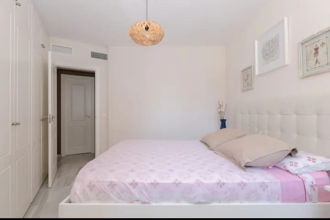 NOT LONG TERM RENTAL from 1.4.25 - 30.6.25 and then from 1.9.25. - 30.6.26 Nice apartment with side sea views in Benalmadena