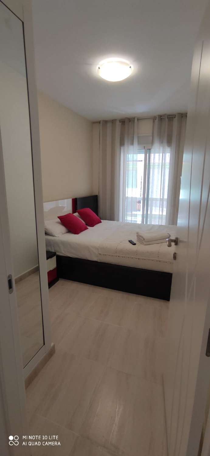 Zu vermieten 1/9/2023 - 30/6/2024 prächtige Maisonette mit 3 Schlafzimmern im Zentrum von Fuengirola