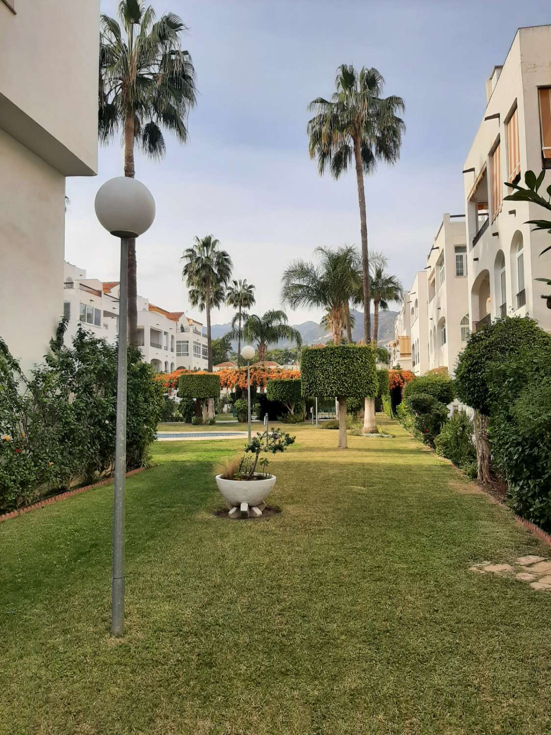 MITT I SÄSONGEN. TREVLIG LÄGENHET PÅ BOTTENVÅNINGEN UTHYRES FRÅN 2.4.25-30.6.25 I BENALMADENA COSTA