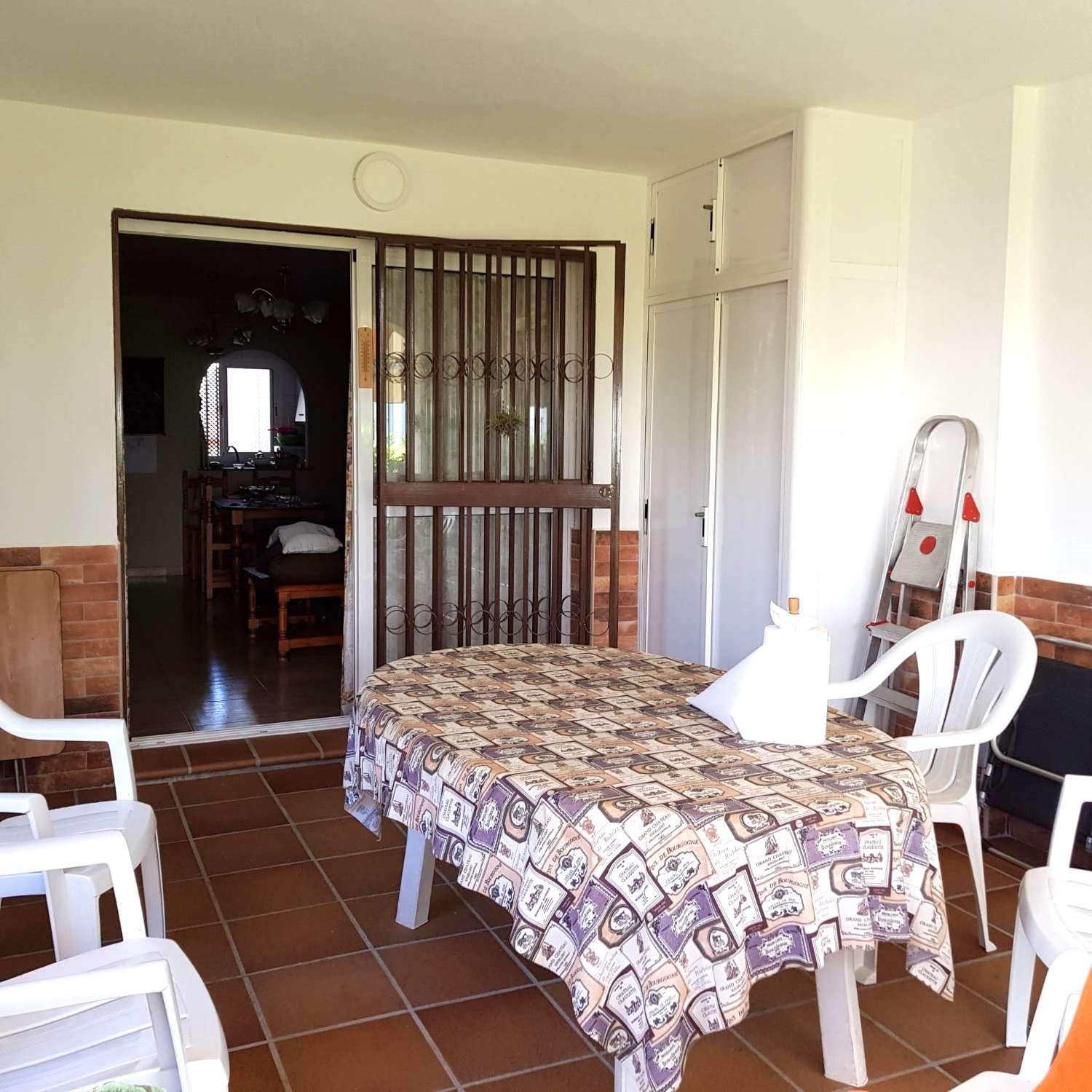 MOYENNE SAISON. BEL APPARTEMENT AU REZ-DE-CHAUSSÉE À LOUER DU 2.4.25-30.6.25 À BENALMADENA COSTA