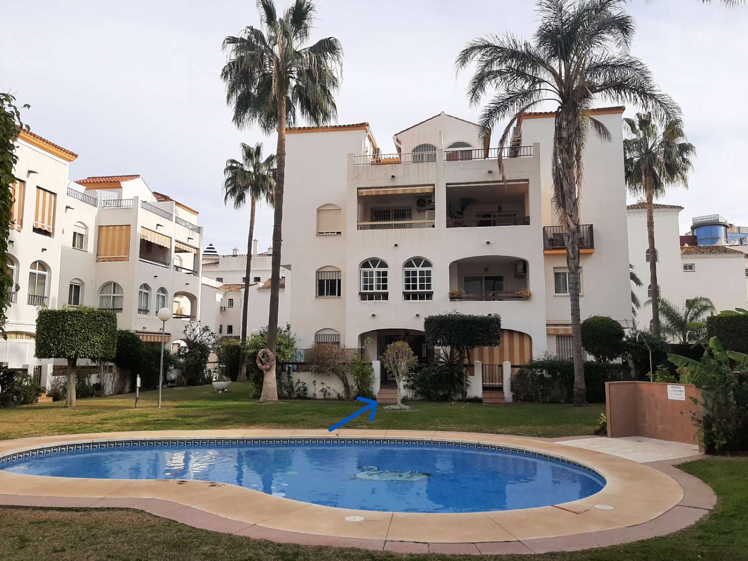 MOYENNE SAISON. BEL APPARTEMENT AU REZ-DE-CHAUSSÉE À LOUER DU 2.4.25-30.6.25 À BENALMADENA COSTA