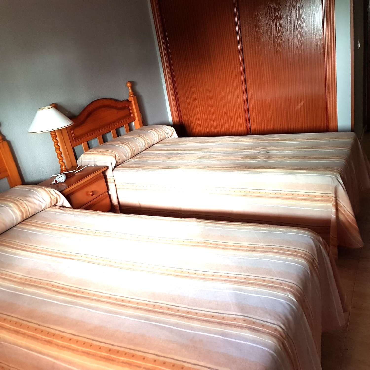 MIDDEN SEIZOEN. MOOI GELIJKVLOERS APPARTEMENT TE HUUR VAN 2.4.25-30.6.25 IN BENALMÁDENA COSTA