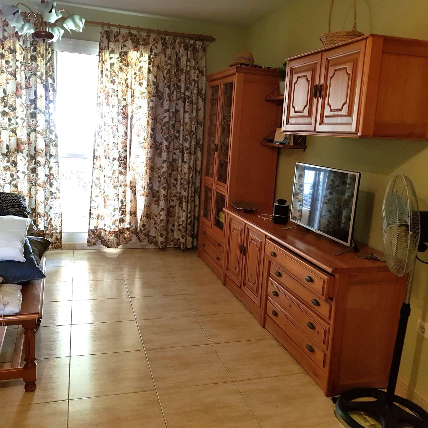 MEDIA TEMPORADA . SE ALQUILA BONITO APARTAMENTO EN PLANTA  BAJA DEL  2.4.25-30.6.25 EN BENALMÁDENA COSTA