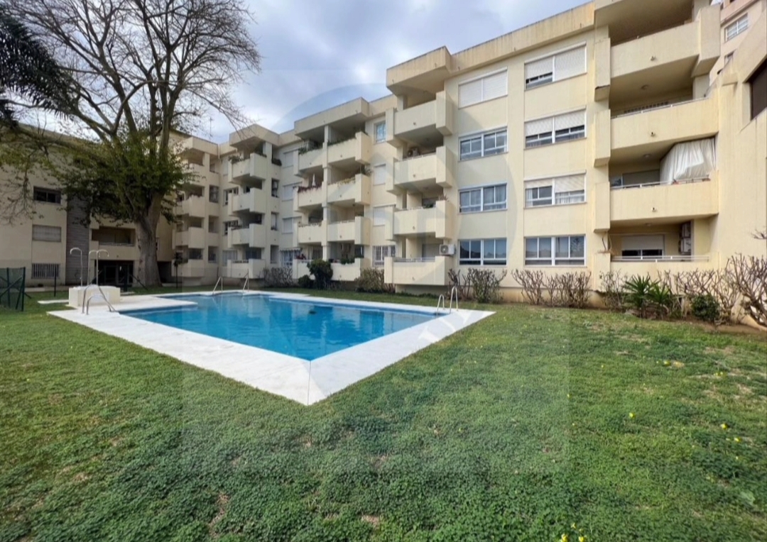 MIDDEN SEIZOEN. TE HUUR VANAF 1.10..24 - 31.5.25PRACHTIG APPARTEMENT MET ZEEZICHT IN LA CARIHUELA (TORREMOLINOS)