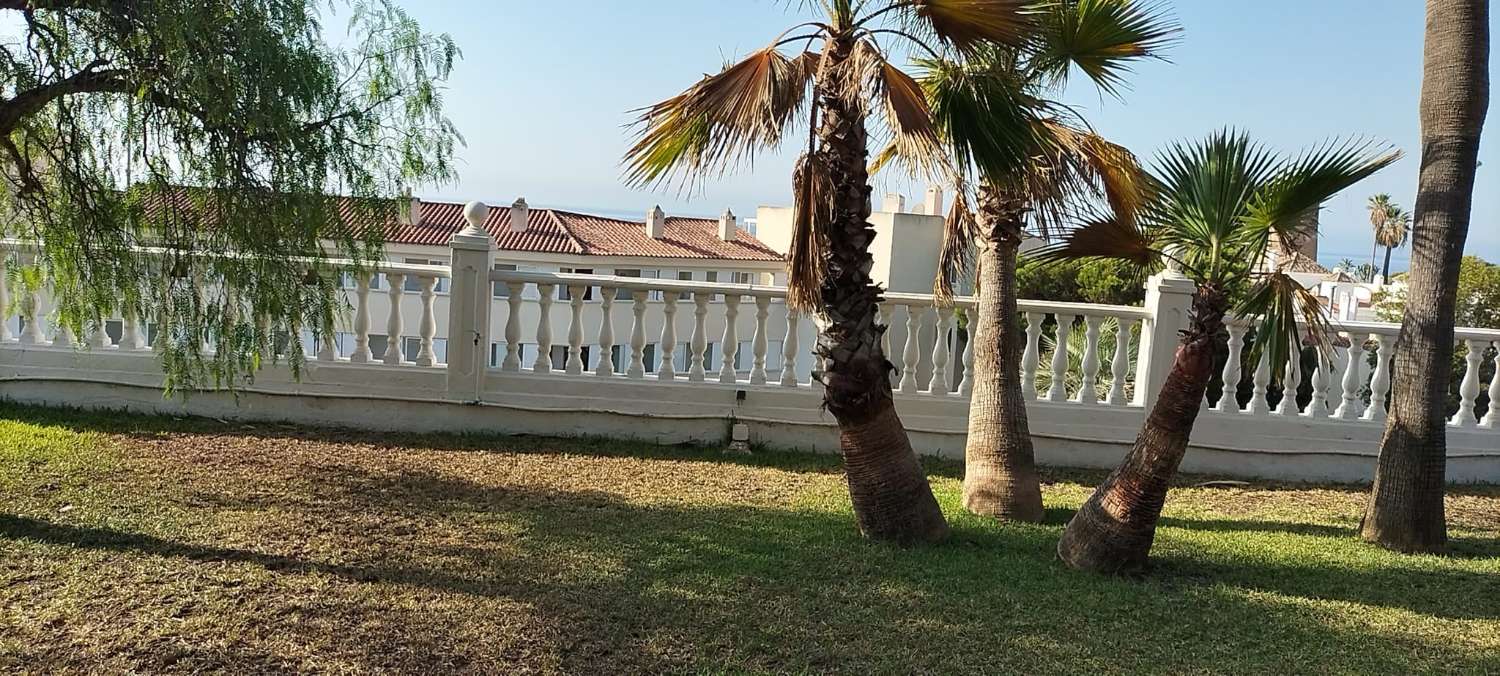 SMUK FRITLIGGENDE VILLA TIL SALG I TORREMUELLE, BENALMÁDENA COSTA