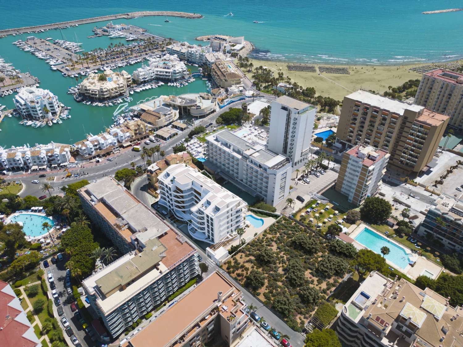 NEW BUILD APARTMENTS FOR SALE IN PUERTO MARINA BENALMADENA COSTA AREA