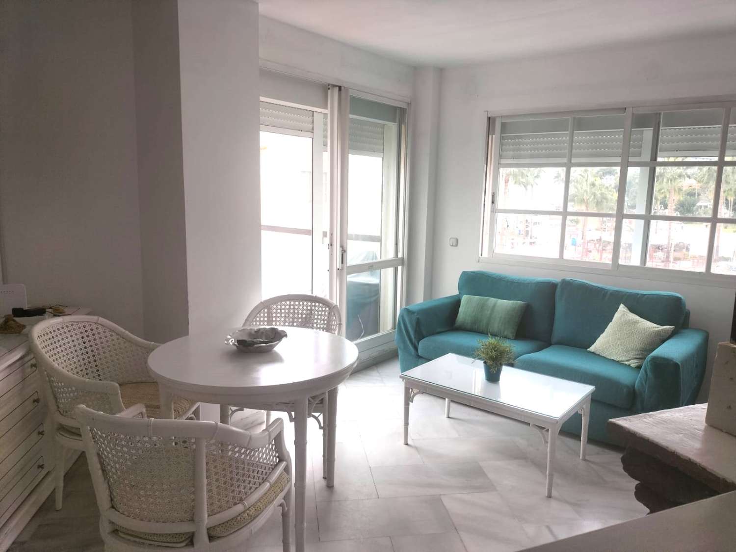 SE ALQUILA BONITO APARTAMENTO MEDIA TEMPORADA DESDE 01/10/2024 - 30/05/2025 EN PUERTO MARINA (BENALMÁDENA COSTA)