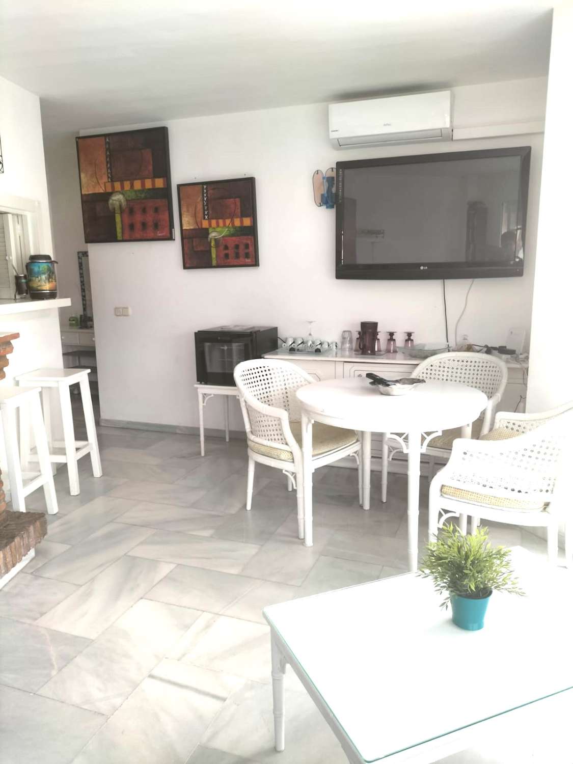 SE ALQUILA BONITO APARTAMENTO MEDIA TEMPORADA DESDE 01/10/2024 - 30/05/2025 EN PUERTO MARINA (BENALMÁDENA COSTA)