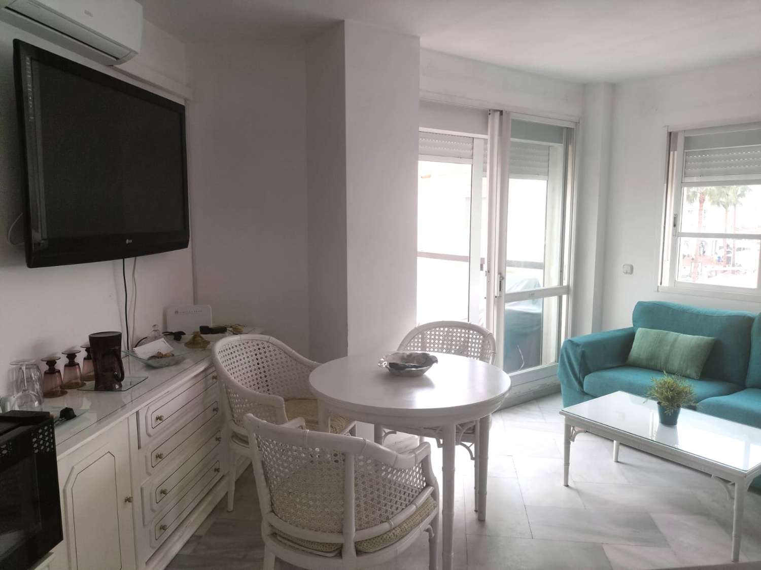 SE ALQUILA BONITO APARTAMENTO MEDIA TEMPORADA DESDE 01/10/2024 - 30/05/2025 EN PUERTO MARINA (BENALMÁDENA COSTA)