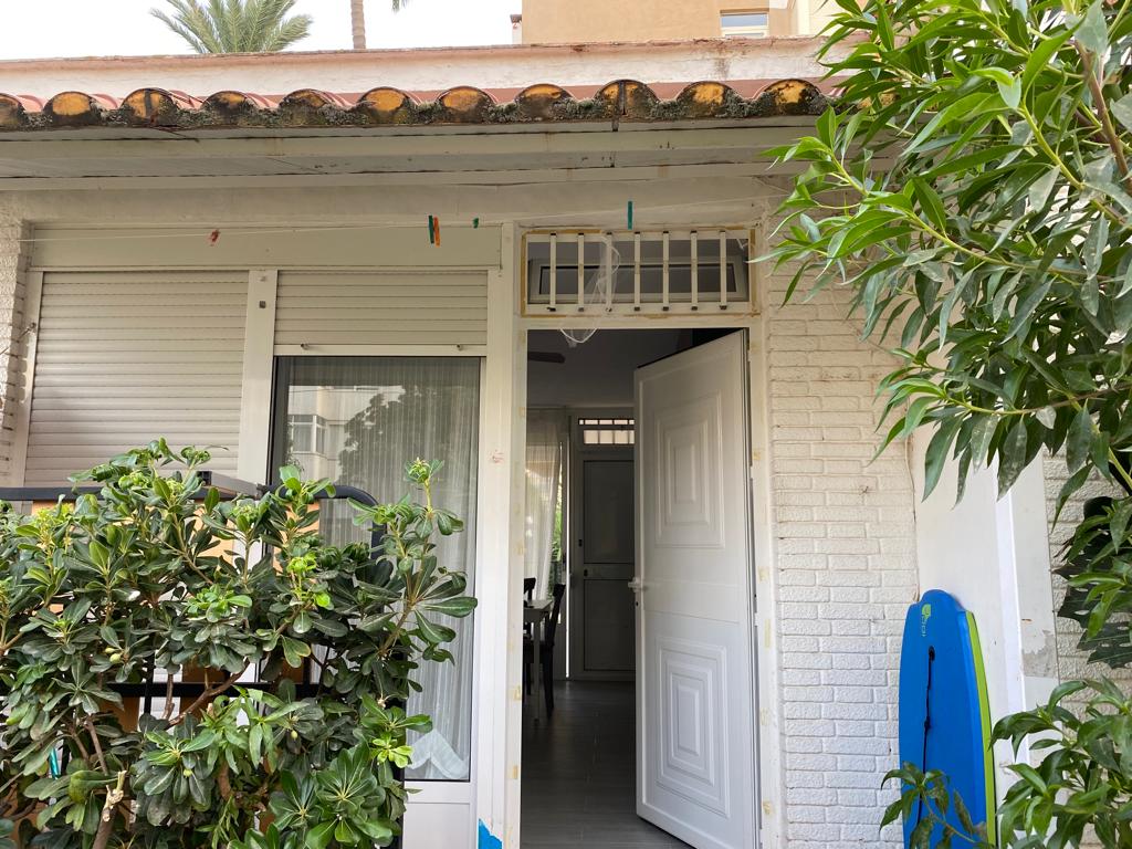 Te huur MIDDEN SEIZOEN van 1/09/2024 - 30/6/2025 Mooie gerenoveerde bungalow in La Carihuela (Torremolinos)