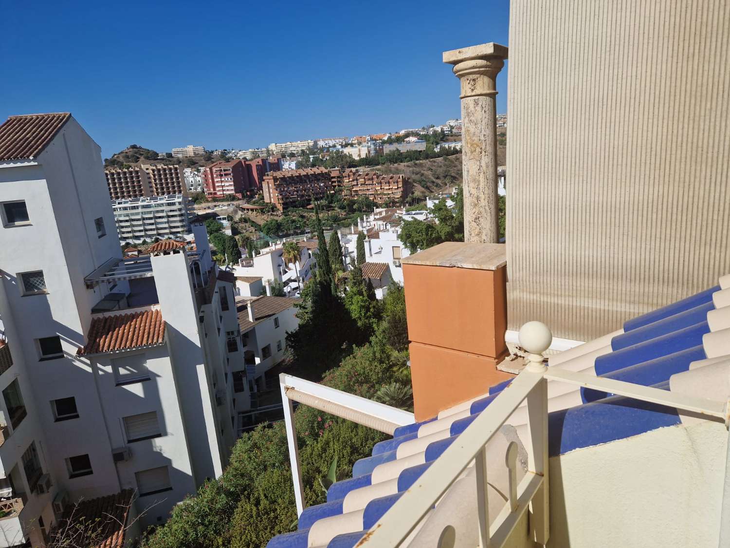 HALF SEASON. FOR RENT FROM 01.09.25 -30.6.26 MAGNIFICENT APARTMENT WITH SEA VIEWS IN BENALMADENA.