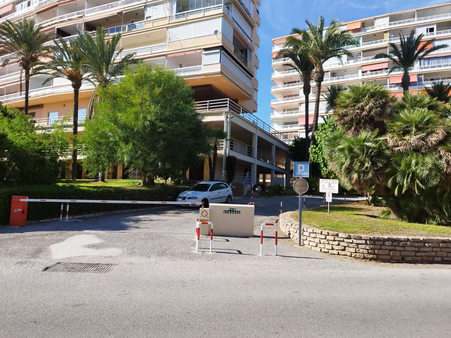 HALF SEIZOEN. TE HUUR VAN 1.9.2024-30.6.2025 MOOI APPARTEMENT IN LA CARIHUELA (TORREMOLINOS)