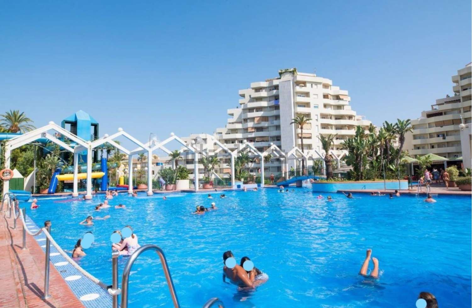 MIDDEN SEIZOEN. TE HUUR vanaf 1.10.24-31.5.2025 MOOI STUDIO-APPARTEMENT IN BENALBEACH 1E LIJN VAN HET STRAND (benalmadena costa)