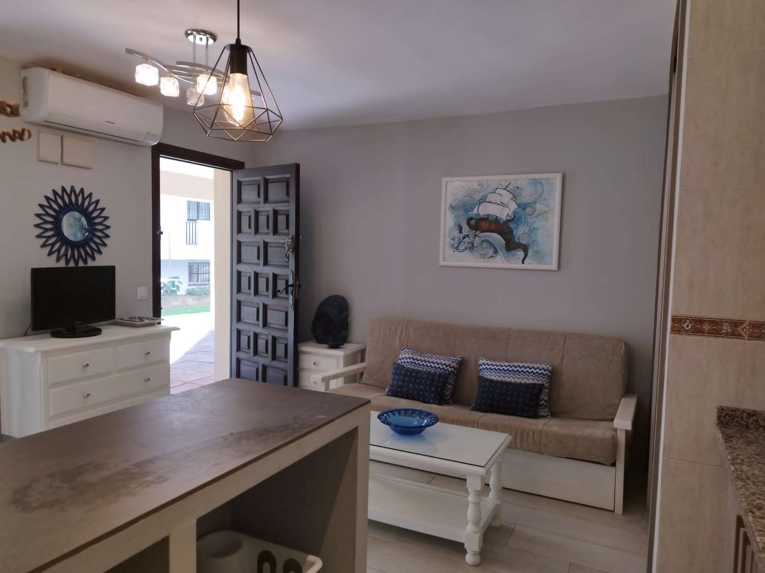 MIDDEN SEIZOEN. TE HUUR VAN 1.9.2024-30.06.2025 MOOI APPARTEMENT IN LA CARIHUELA (TORREMOLINOS)