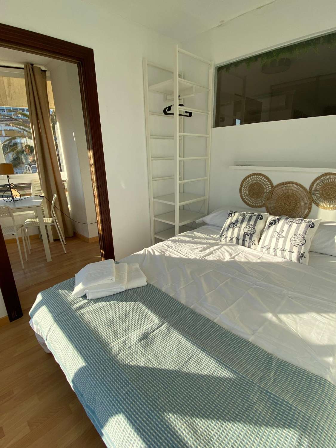 MID-SEASON. FOR RENT FROM 01.01.25-30.6.25 Nice apartment on the 1st line of the beach in Benalmadena