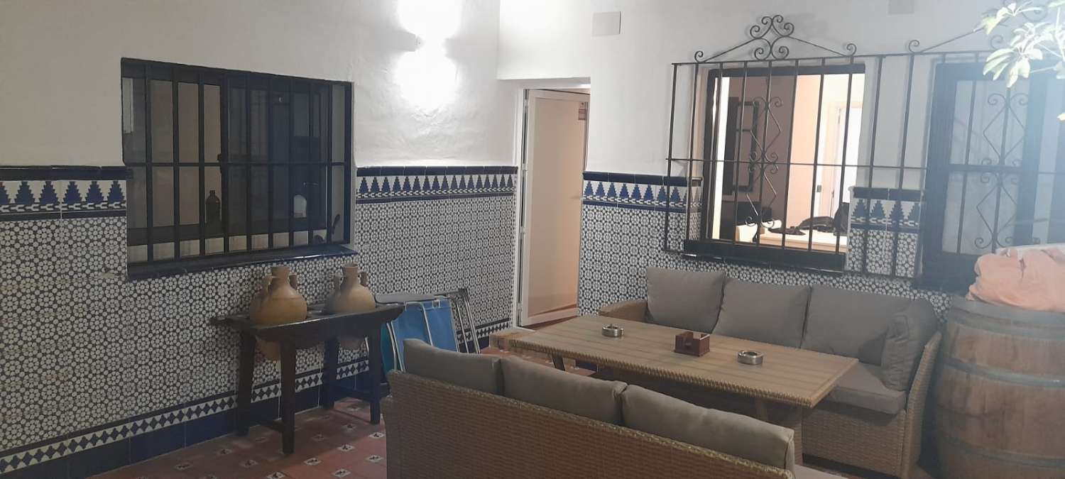 MID-SEASON. FOR RENT FROM 1.10.24-31.5.2025 NICE APARTMENT IN THE CENTRE OF FUENGIROLA