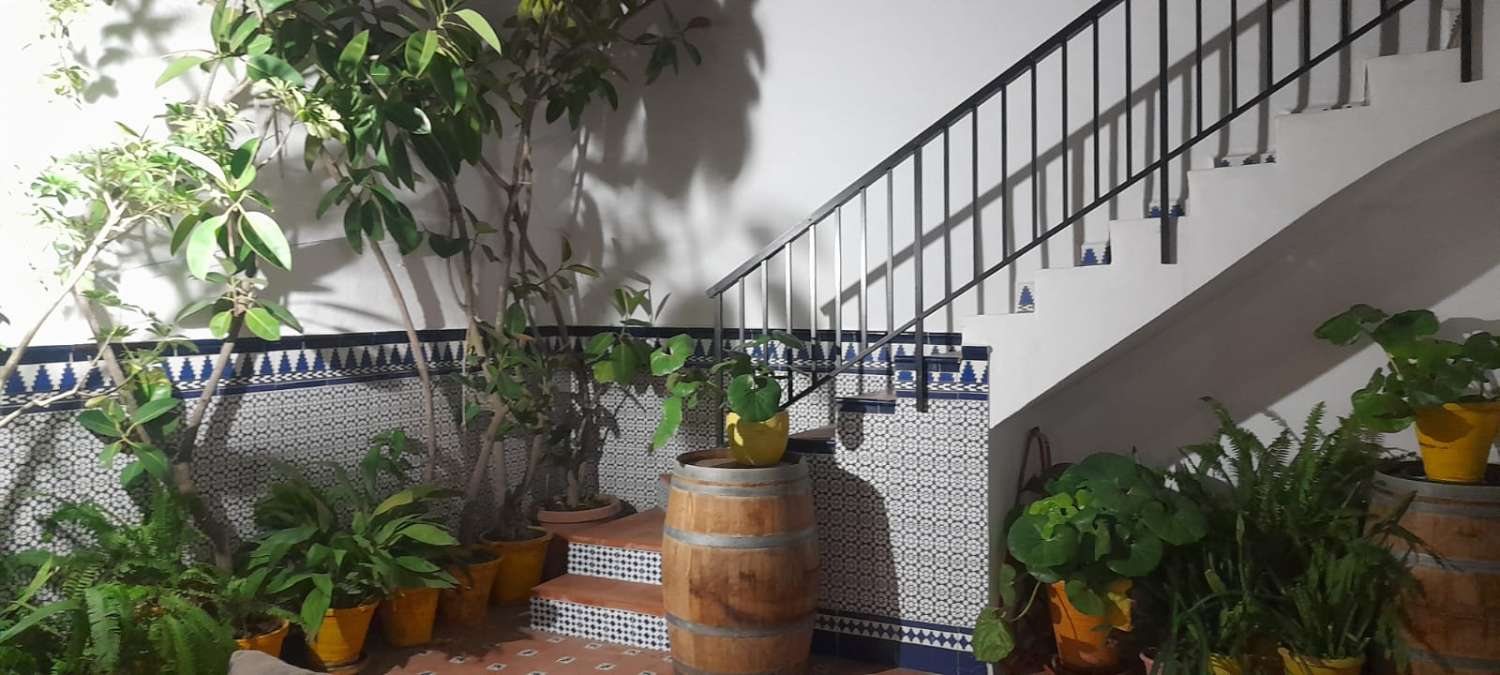 MID-SEASON. FOR RENT FROM 1.10.24-31.5.2025 NICE APARTMENT IN THE CENTRE OF FUENGIROLA