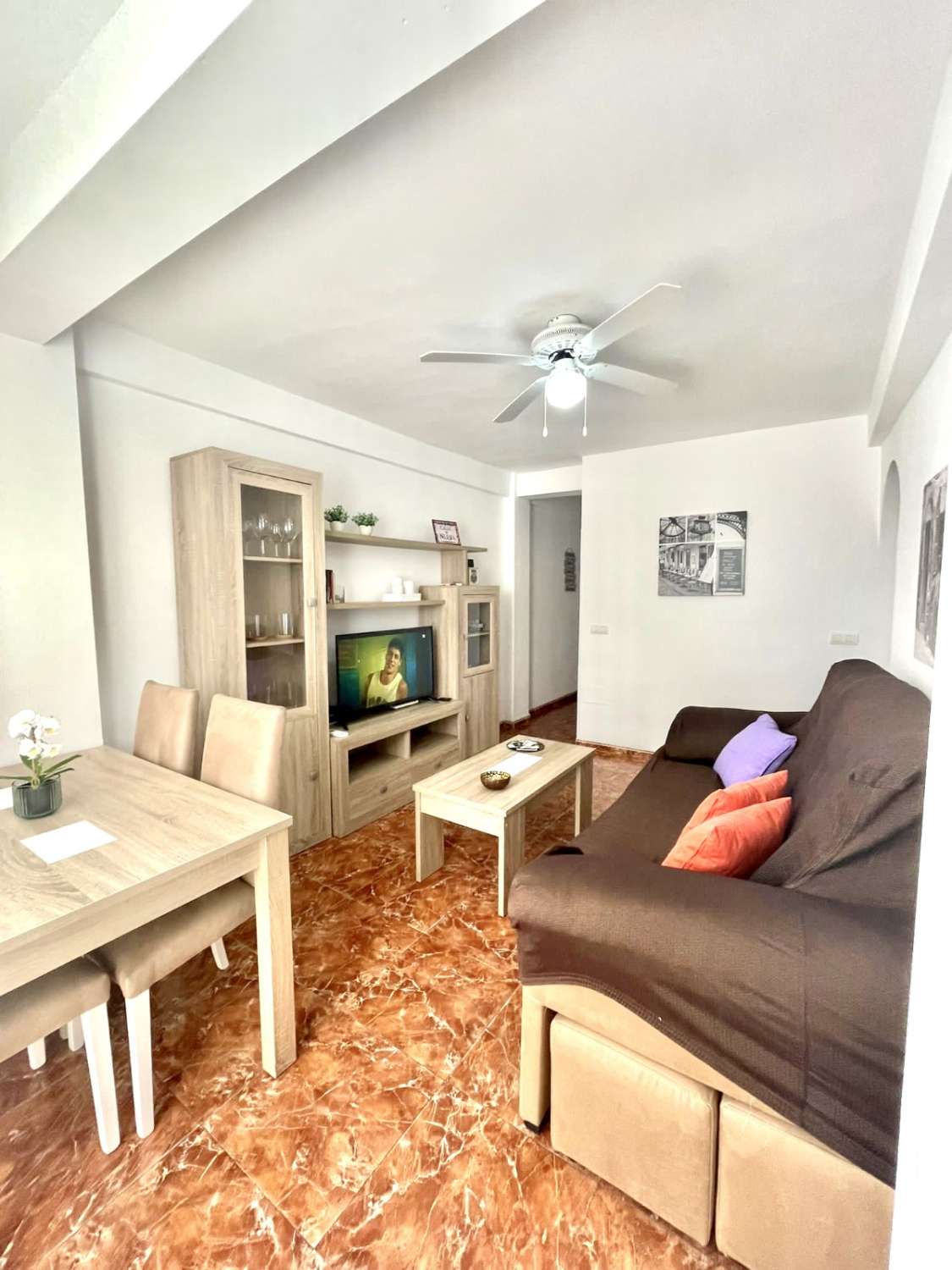 MOYENNE SAISON. LOCATION DU 1/10/24 AU 31/5/25 BEL APPARTEMENT À NERJA