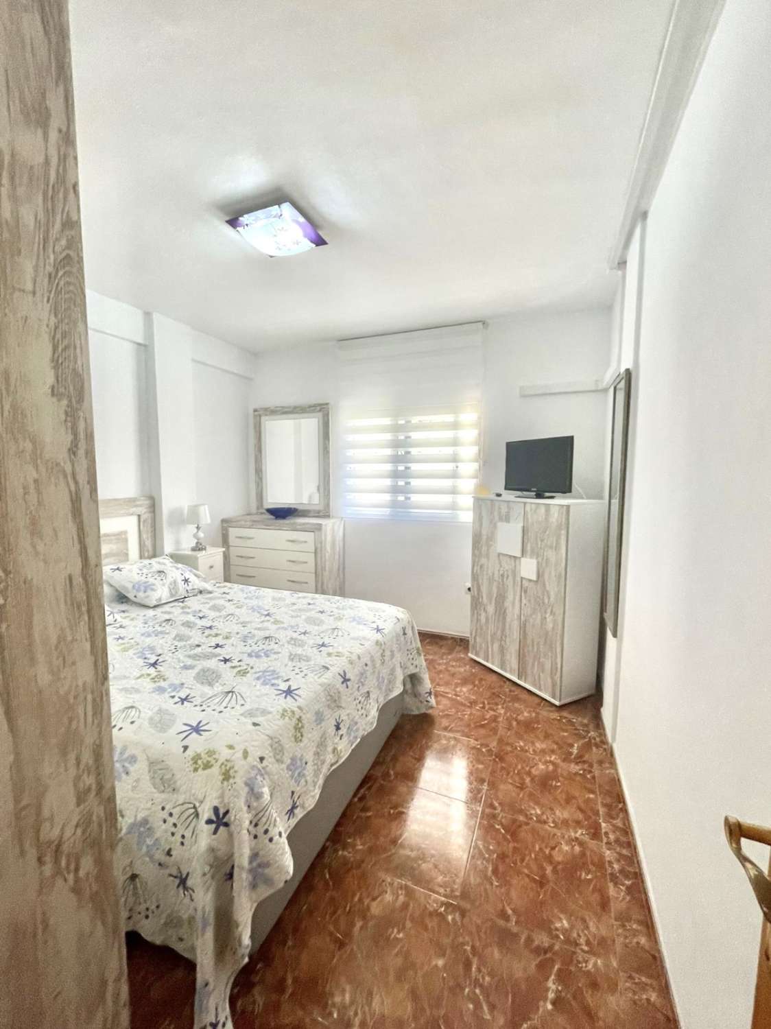 MOYENNE SAISON. LOCATION DU 1/10/24 AU 31/5/25 BEL APPARTEMENT À NERJA