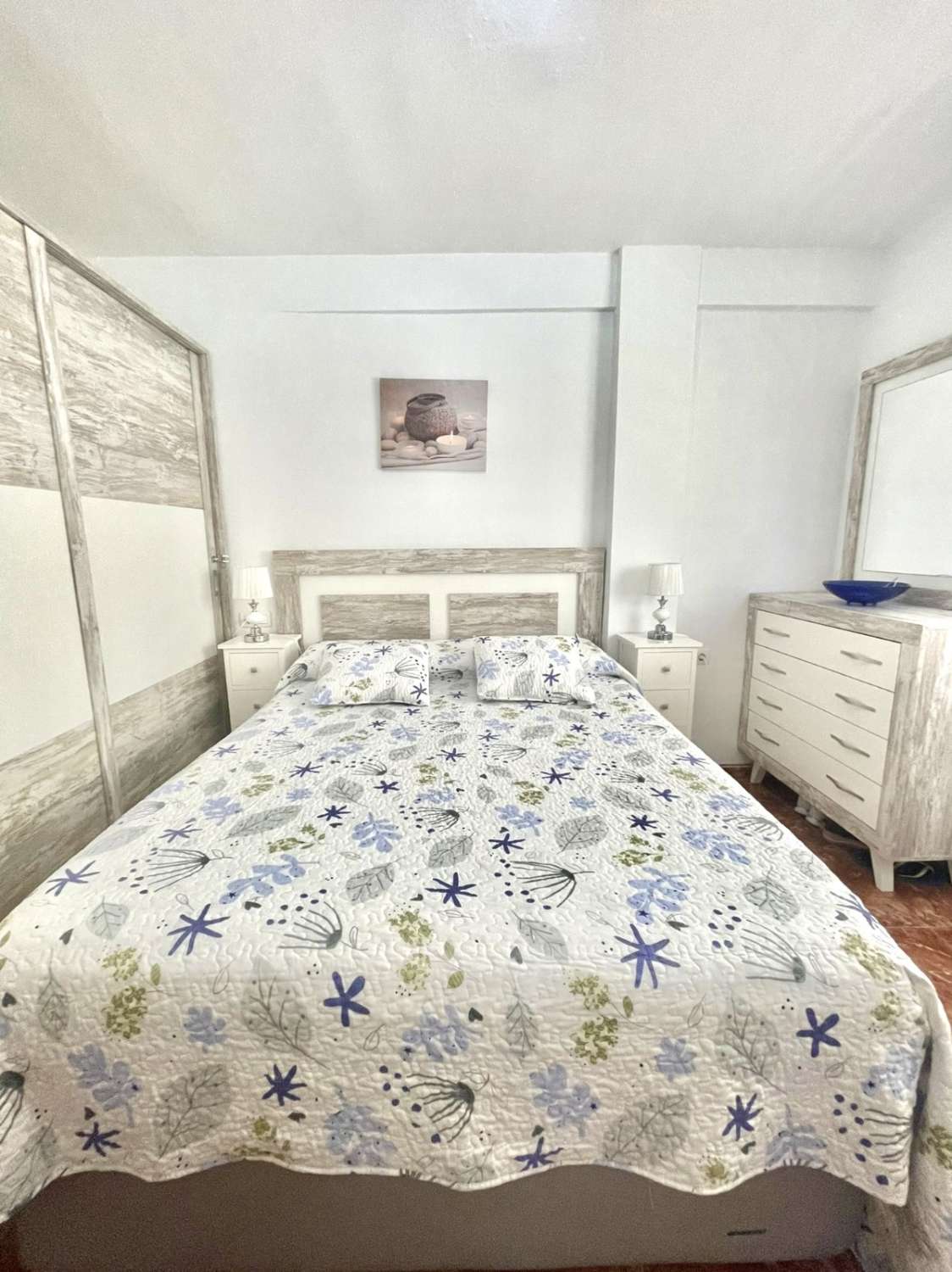 MOYENNE SAISON. LOCATION DU 1/10/24 AU 31/5/25 BEL APPARTEMENT À NERJA