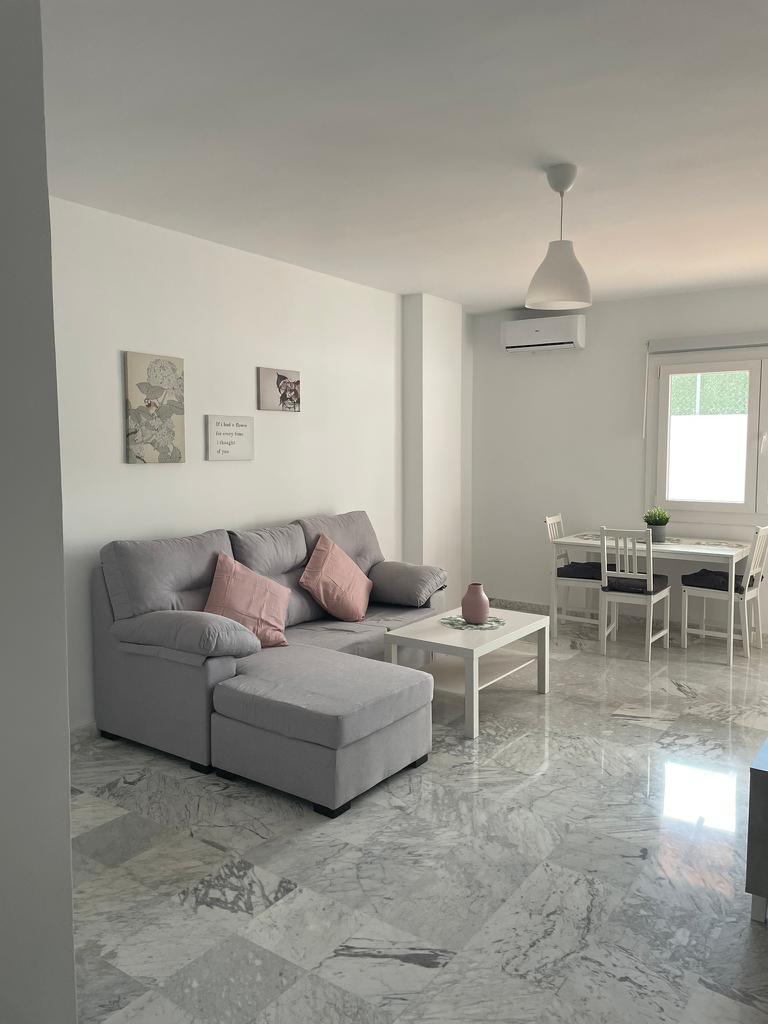 SE ALQUILA BONITO APARTAMENTO MEDIA TEMPORADA de 01/09/2024 - 31/05/2025 EN (TORREMOLINOS)