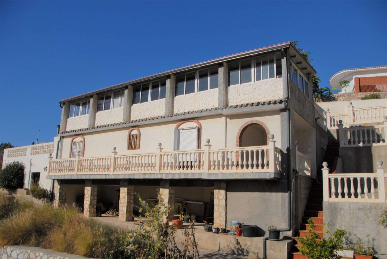 Se vende magnifica villa frente al mar  en Benalmadena