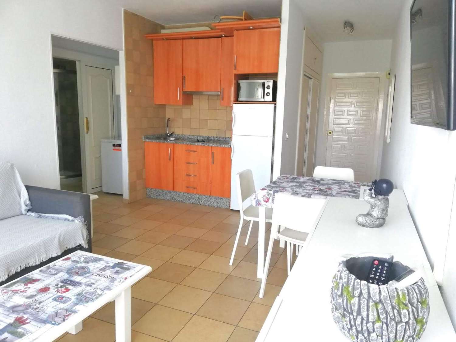 MIDDEN SEIZOEN. TE HUUR VANAF 1.10.24-15.6.2025 MOOI APPARTEMENT IN BENALMÁDENA