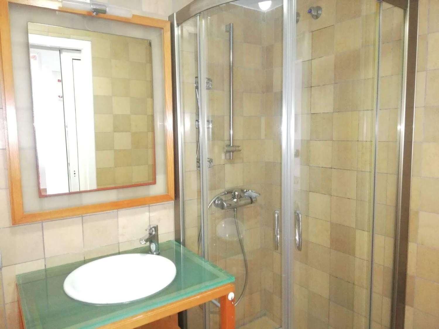 MIDDEN SEIZOEN. TE HUUR VANAF 1.10.24-15.6.2025 MOOI APPARTEMENT IN BENALMÁDENA