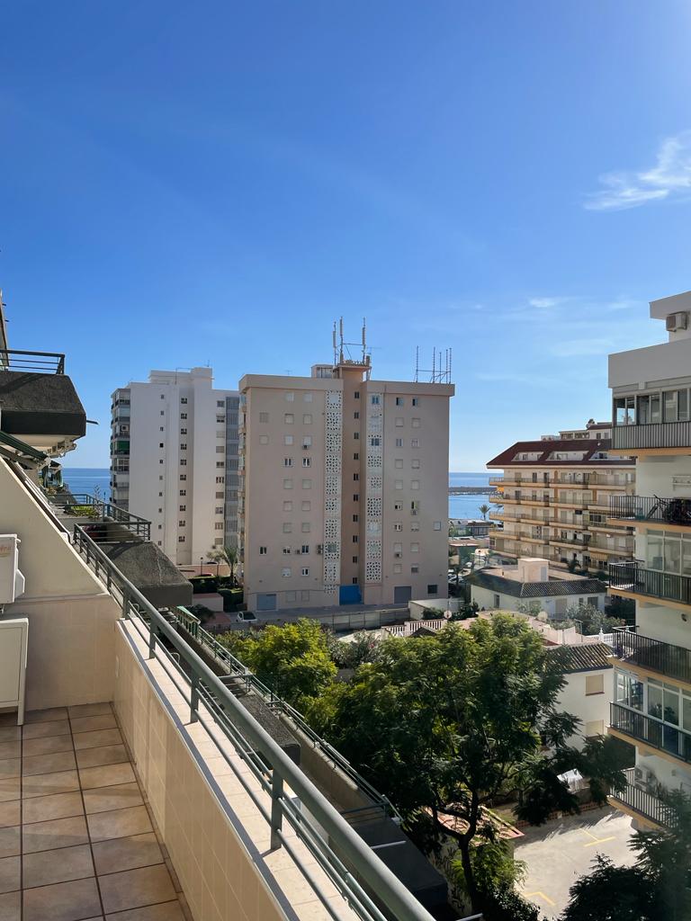 Mid-season . For rent from 01/09/2024-30/06/2025 Nice apartment on the 1st line of the beach in Fuengirola