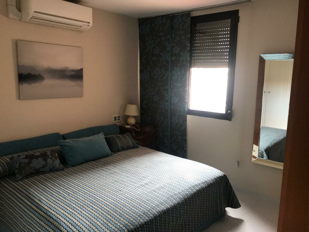 Lange termijn TE HUUR vanaf nu MOOI APPARTEMENT OP DE 1E LIJN VAN HET STRAND IN FUENGIROLA