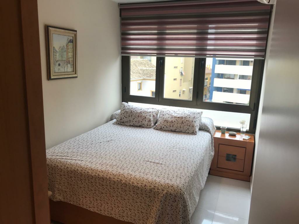 Lange termijn TE HUUR vanaf nu MOOI APPARTEMENT OP DE 1E LIJN VAN HET STRAND IN FUENGIROLA