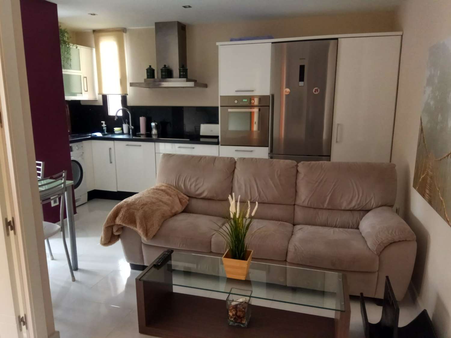 Larga temporada SE ALQUILA  desde ahora  BONITO APARTAMENTO EN 1ª LINEA DE PLAYA EN  FUENGIROLA