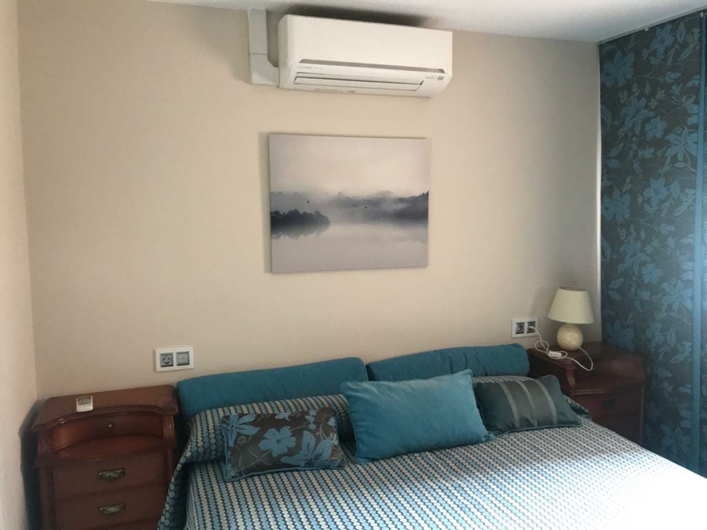 Lange termijn TE HUUR vanaf nu MOOI APPARTEMENT OP DE 1E LIJN VAN HET STRAND IN FUENGIROLA