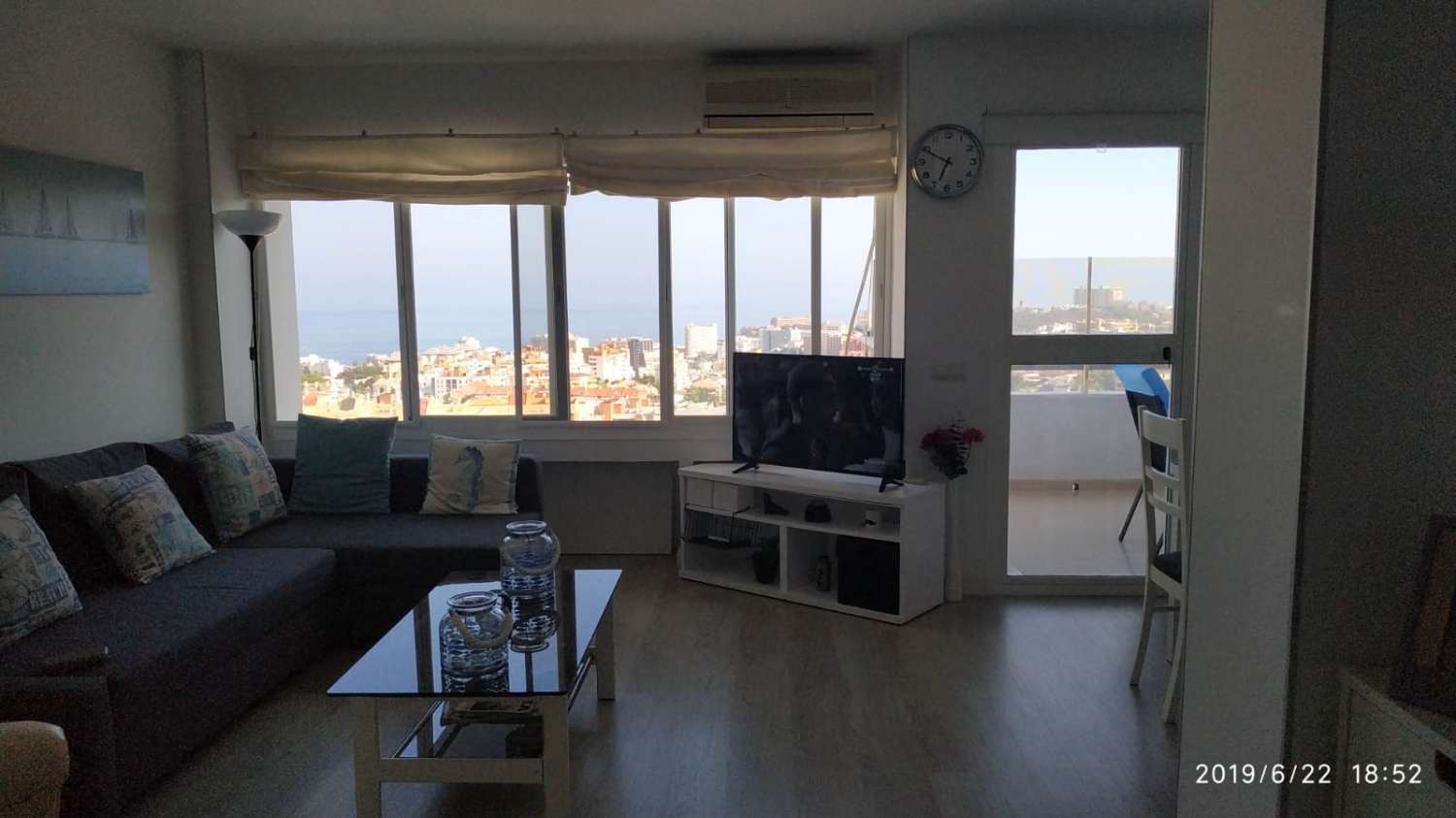 HALF SEIZOEN. TE HUUR VANAF 2.2.25-31.5.25 en 1.2.26 -31-5.26 MOOI APPARTEMENT MET ZEEZICHT IN HET CENTRUM VAN ARROYO DE LA MIEL (BENALMADENA)