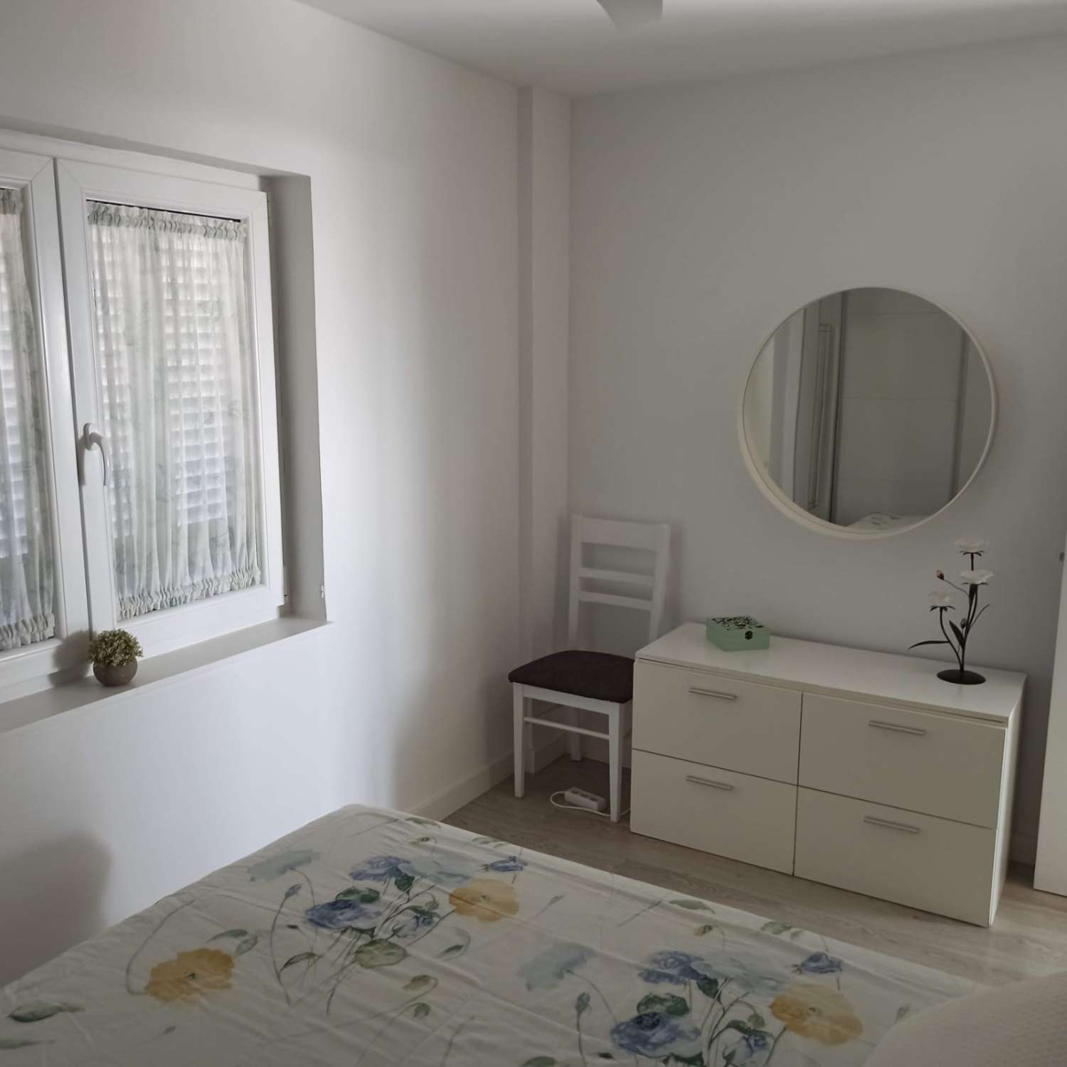 HALF SEIZOEN. TE HUUR VANAF 2.2.25-31.5.25 en 1.2.26 -31-5.26 MOOI APPARTEMENT MET ZEEZICHT IN HET CENTRUM VAN ARROYO DE LA MIEL (BENALMADENA)