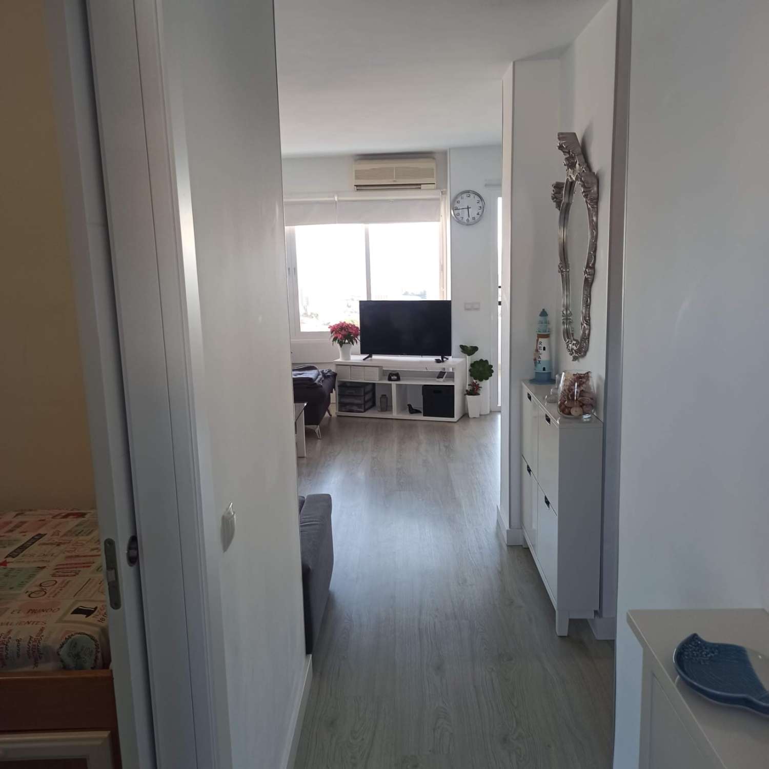 DEMI-SAISON. A LOUER DE 2.2.25-31.5.25 et 1.2.26 -31-5.26 BEL APPARTEMENT AVEC VUE SUR LA MER DANS LE CENTRE D’ARROYO DE LA MIEL (BENALMADENA)