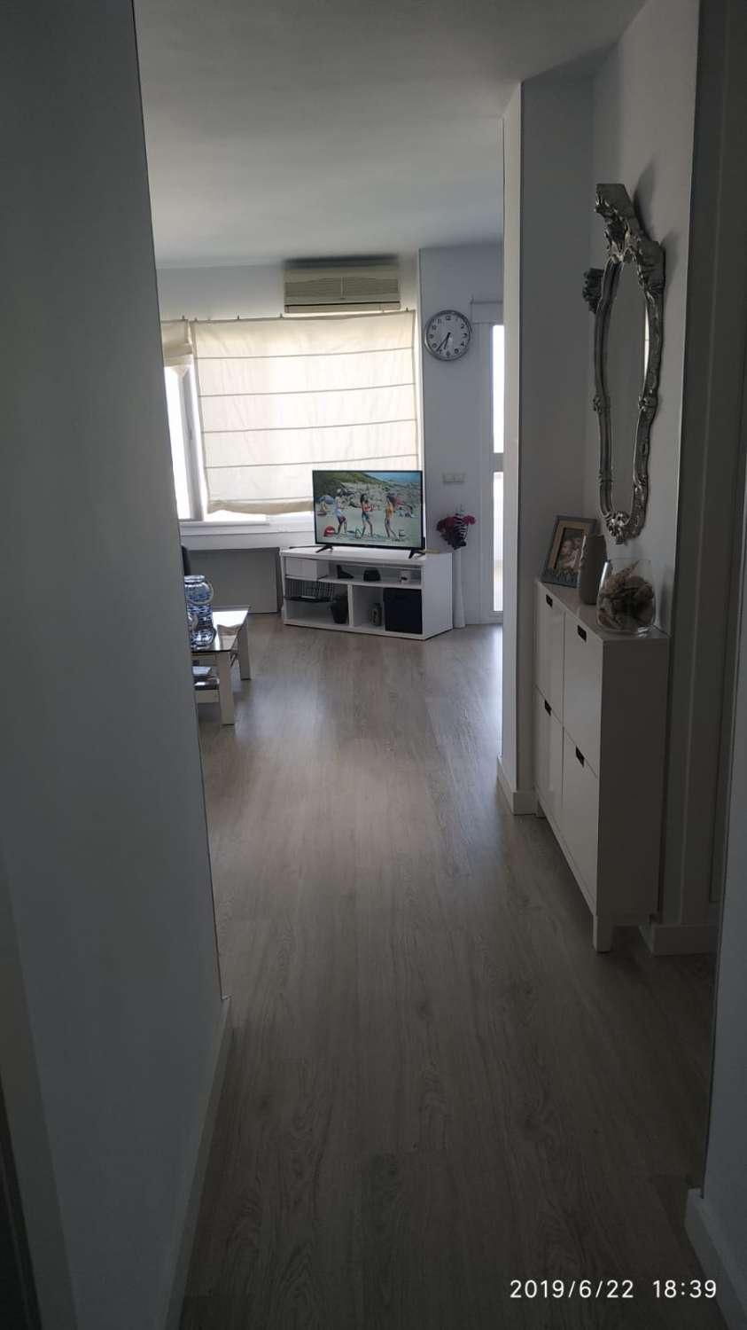 HALF SEIZOEN. TE HUUR VANAF 2.2.25-31.5.25 en 1.2.26 -31-5.26 MOOI APPARTEMENT MET ZEEZICHT IN HET CENTRUM VAN ARROYO DE LA MIEL (BENALMADENA)