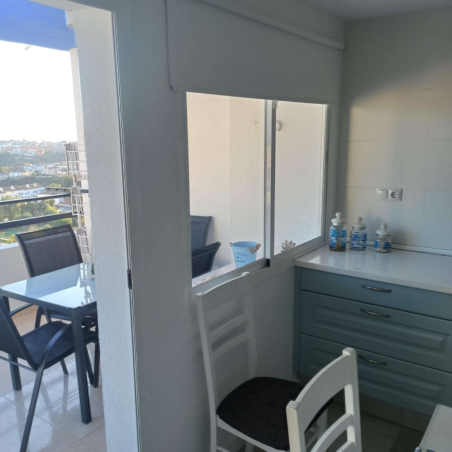 HALF SEIZOEN. TE HUUR VANAF 2.2.25-31.5.25 en 1.2.26 -31-5.26 MOOI APPARTEMENT MET ZEEZICHT IN HET CENTRUM VAN ARROYO DE LA MIEL (BENALMADENA)