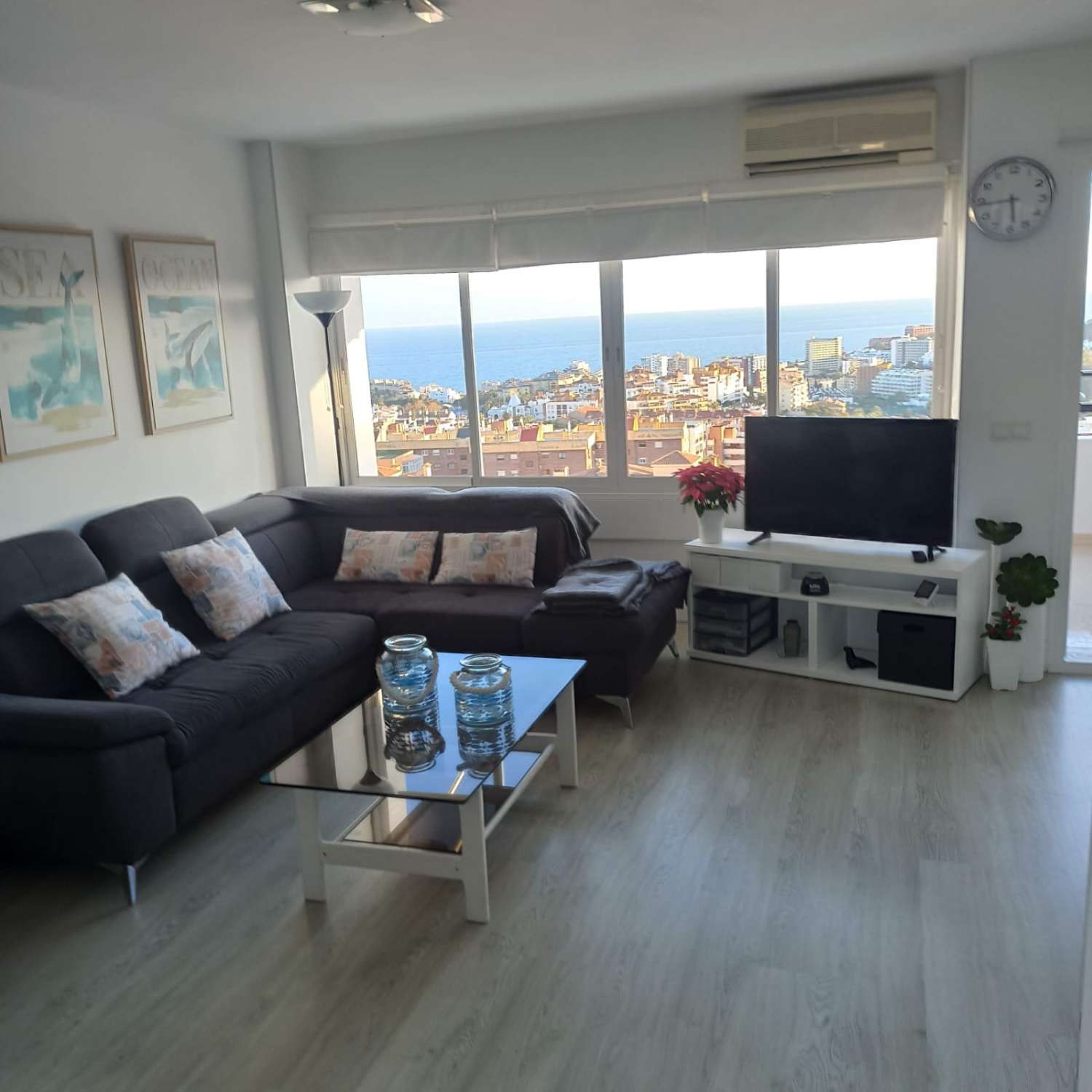 DEMI-SAISON. A LOUER DE 2.2.25-31.5.25 et 1.2.26 -31-5.26 BEL APPARTEMENT AVEC VUE SUR LA MER DANS LE CENTRE D’ARROYO DE LA MIEL (BENALMADENA)