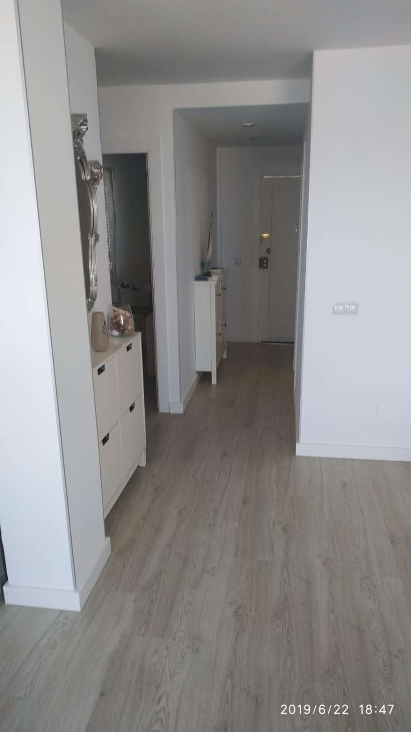 HALF SEIZOEN. TE HUUR VANAF 2.2.25-31.5.25 en 1.2.26 -31-5.26 MOOI APPARTEMENT MET ZEEZICHT IN HET CENTRUM VAN ARROYO DE LA MIEL (BENALMADENA)