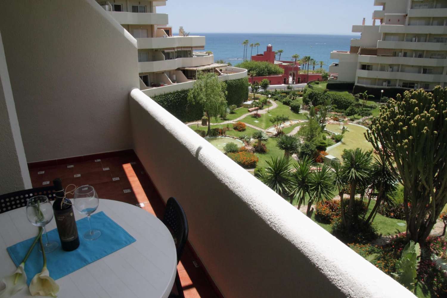 MID-SEASON. FOR RENT FROM 1.11.24-.28.02.25 and 01.10.2025 - 28.02.2026 NICE APARTMENT ON THE 1ST LINE OF THE BEACH WITH SEA VIEWS IN BENALMADENA