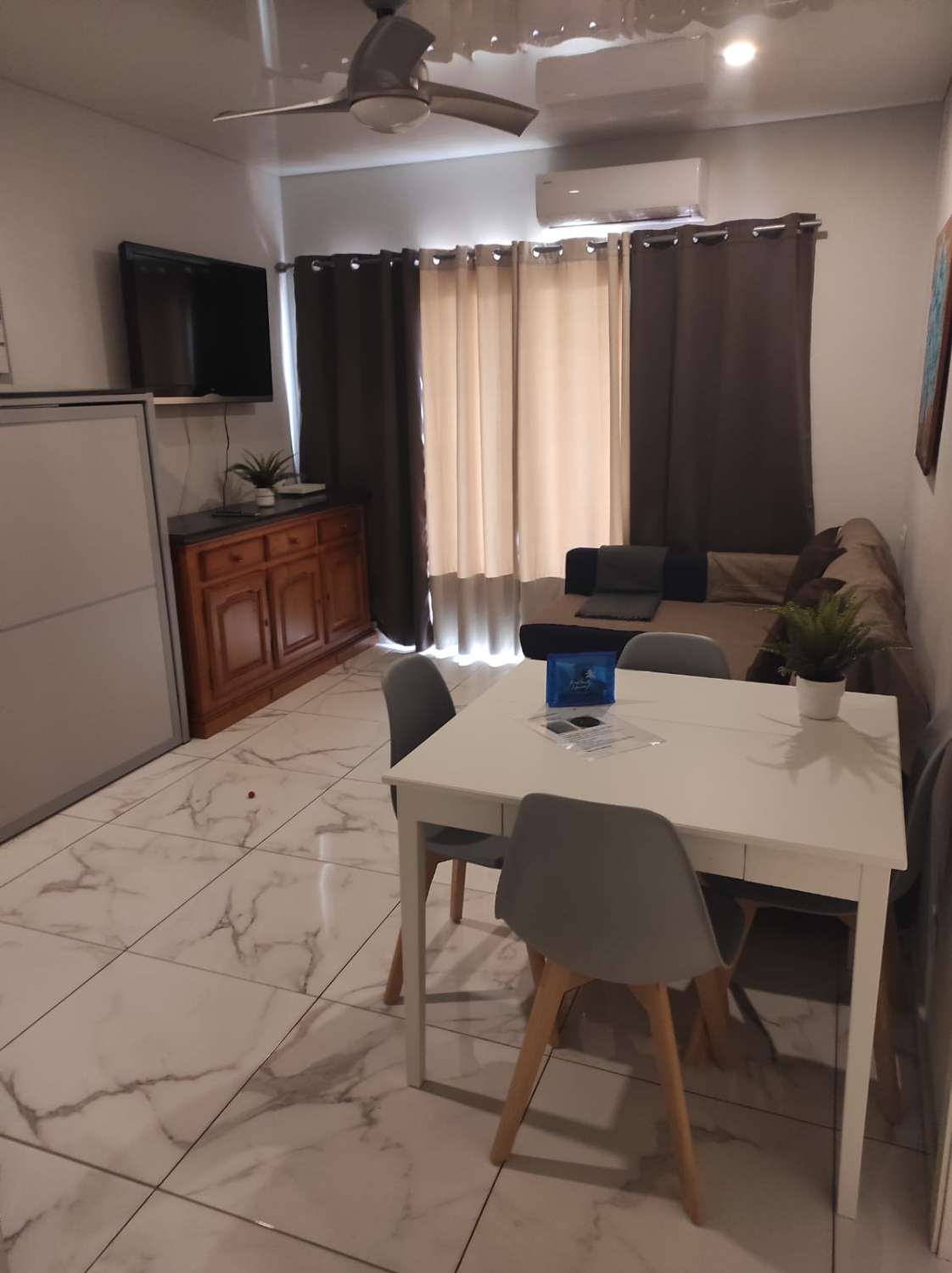 MID-SEASON. FOR RENT FROM 1.11.24-.28.02.25 and 01.10.2025 - 28.02.2026 NICE APARTMENT ON THE 1ST LINE OF THE BEACH WITH SEA VIEWS IN BENALMADENA