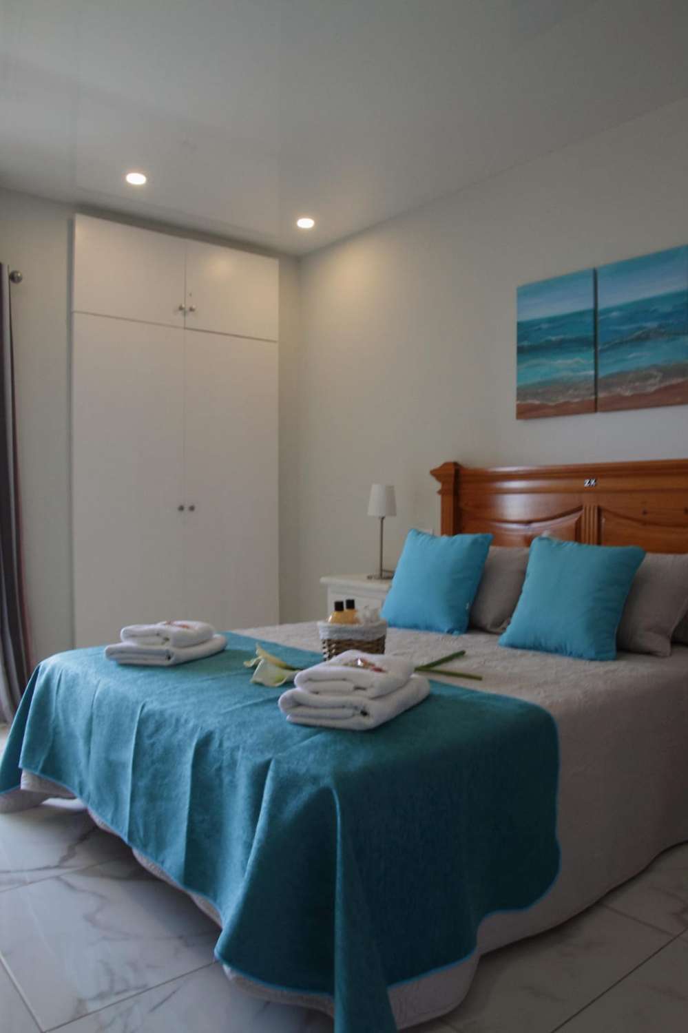 MID-SEASON. FOR RENT FROM 1.11.24-.28.02.25 and 01.10.2025 - 28.02.2026 NICE APARTMENT ON THE 1ST LINE OF THE BEACH WITH SEA VIEWS IN BENALMADENA