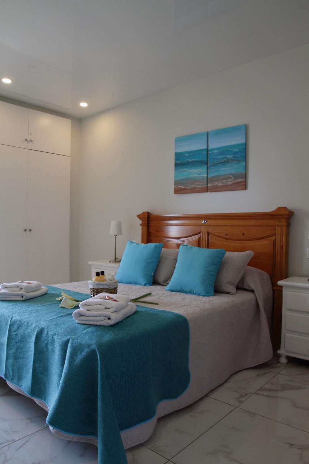 MID-SEASON. FOR RENT FROM 1.11.24-.28.02.25 and 01.10.2025 - 28.02.2026 NICE APARTMENT ON THE 1ST LINE OF THE BEACH WITH SEA VIEWS IN BENALMADENA